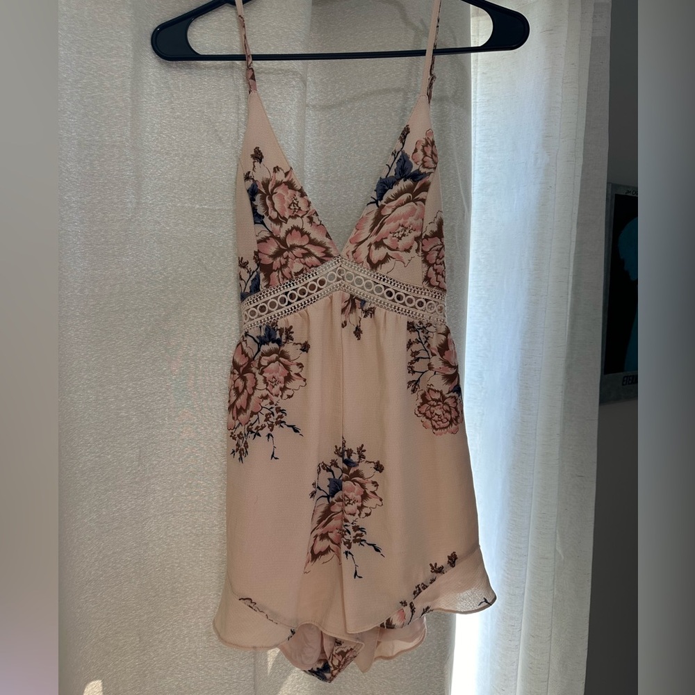 Floral boutique romper (small) tie back-Never worn